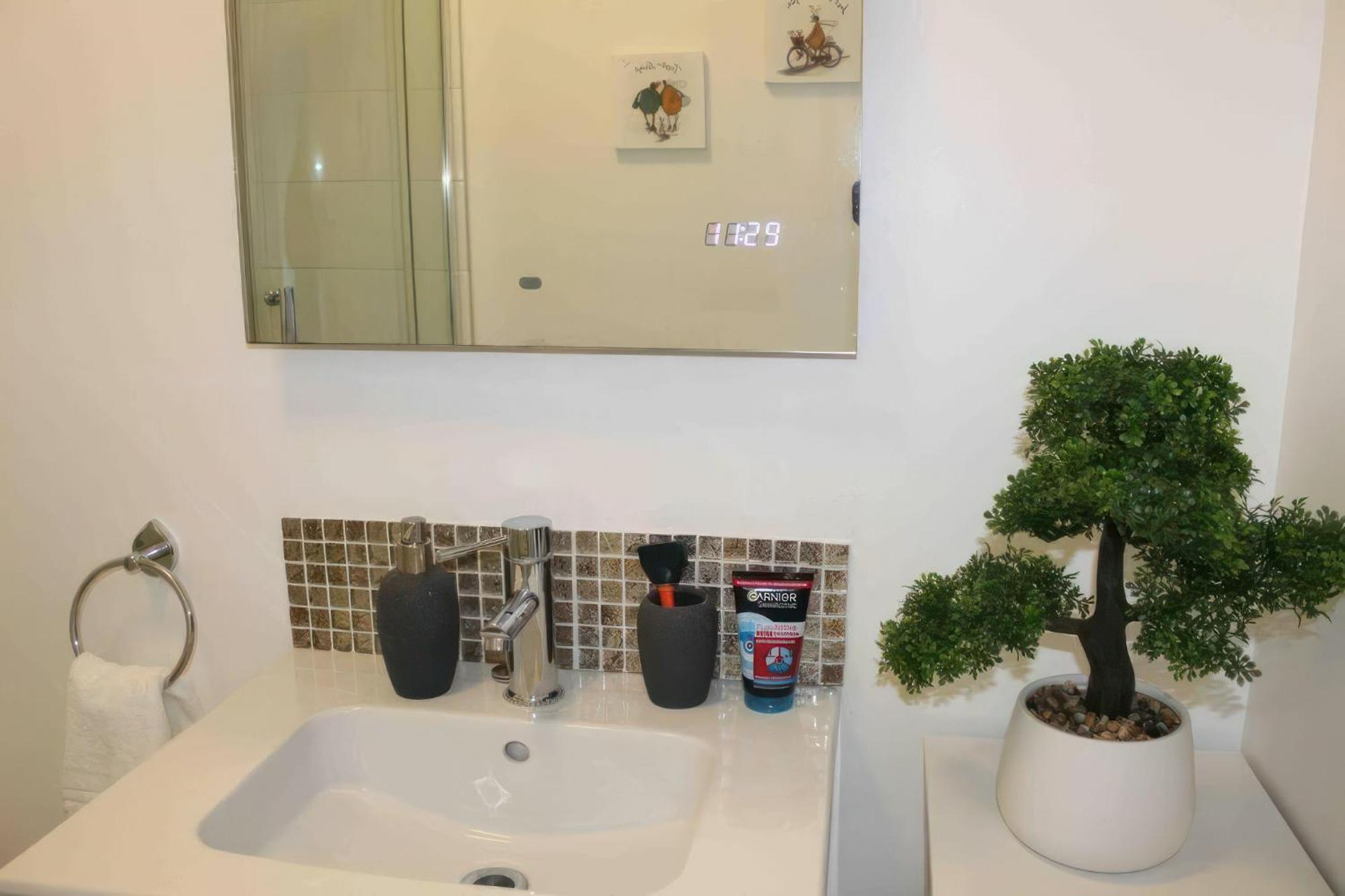 Lovely 2 Bed 2 Bath Flat With Free Parking Poole Extérieur photo