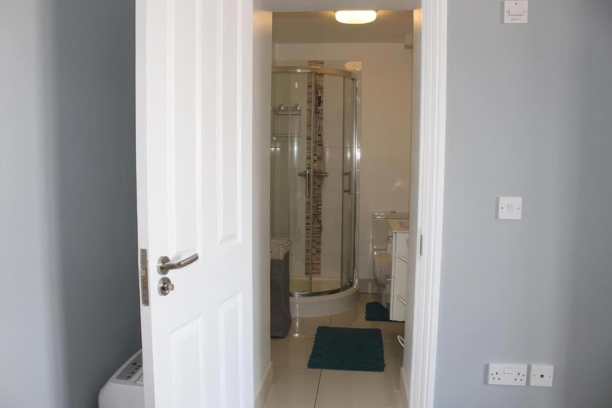 Lovely 2 Bed 2 Bath Flat With Free Parking Poole Extérieur photo