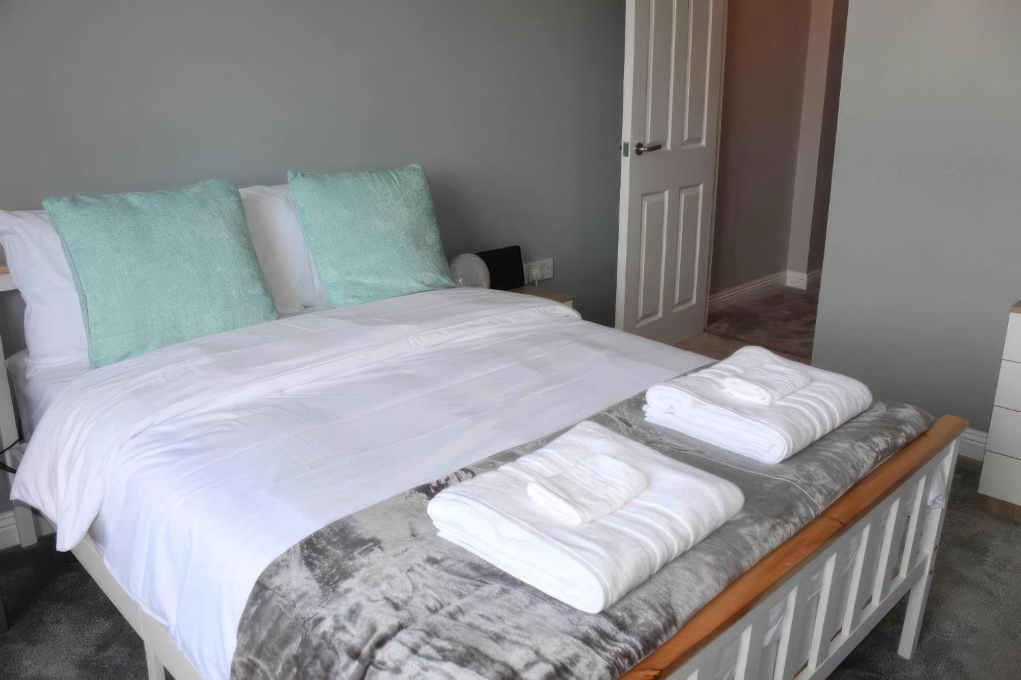 Lovely 2 Bed 2 Bath Flat With Free Parking Poole Extérieur photo