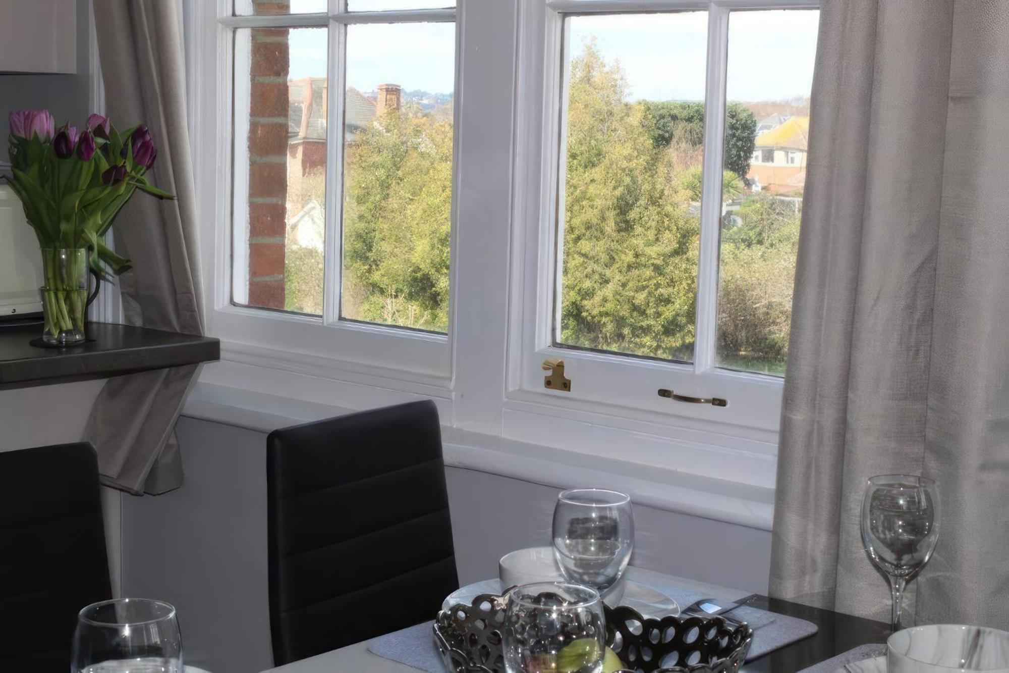 Lovely 2 Bed 2 Bath Flat With Free Parking Poole Extérieur photo
