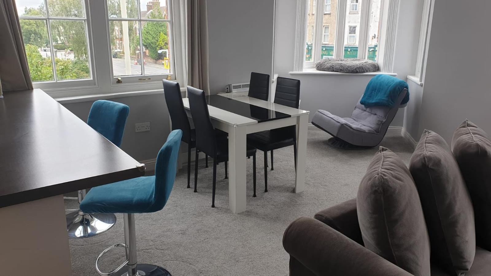 Lovely 2 Bed 2 Bath Flat With Free Parking Poole Extérieur photo
