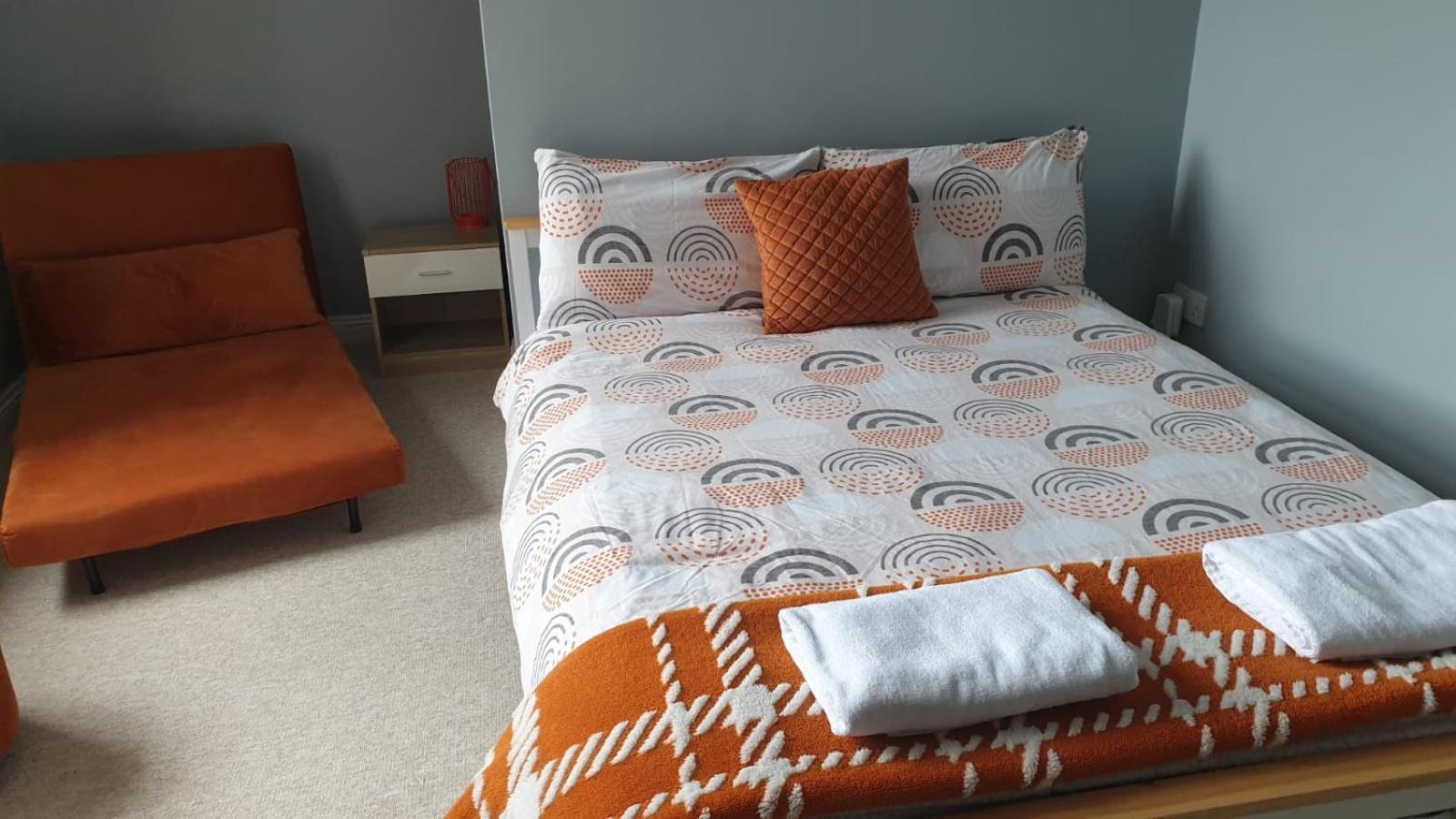 Lovely 2 Bed 2 Bath Flat With Free Parking Poole Extérieur photo